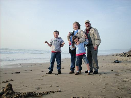 Oregon coast 042.jpg - There seemed to be plenty of room on the beach. . .